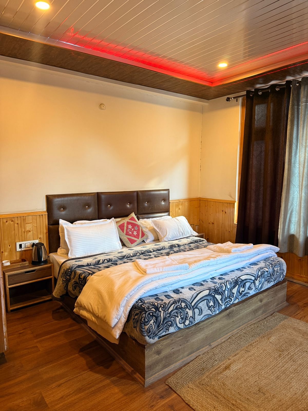 Hotel Lake Side Inn, Sissu
